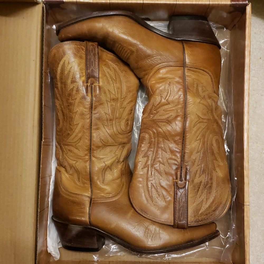 Women's cowboy boots